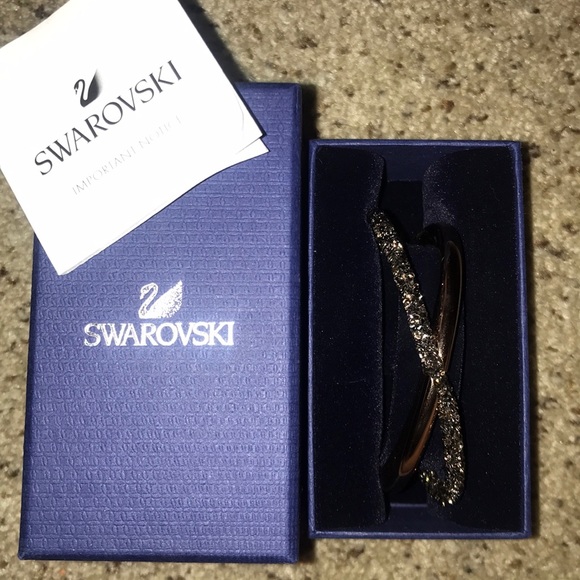 ✨NEW IN BOX SWAROVSKI BRACELET✨ - Picture 2 of 5